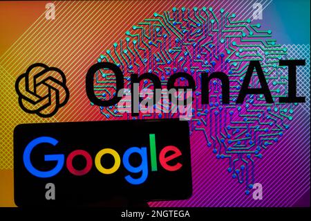 OpenAI wird auf dem Bildschirm mit Google auf Mobilgeräten angezeigt, wie in dieser Fotoabbildung dargestellt. Am 19. Februar 2023 in Brüssel, Belgien. Stockfoto
