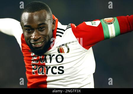 ROTTERDAM - Lutsharel Geertruida von Feyenoord feiert den 2-1. Sieg nach dem niederländischen Premier-League-Spiel zwischen Feyenoord und AZ im Feyenoord-Stadion de Kuip am 18. Februar 2023 in Rotterdam, Niederlande. ANP PIETER STAM DE JONGE Stockfoto