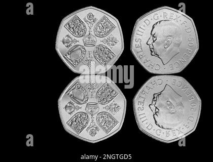 Die neue 50-Pence-Münze mit dem ersten Münzporträt von König Karl III. Von Martin Jennings. Auf der Rückseite befindet sich die Krone aus dem Jahr 1953 Stockfoto
