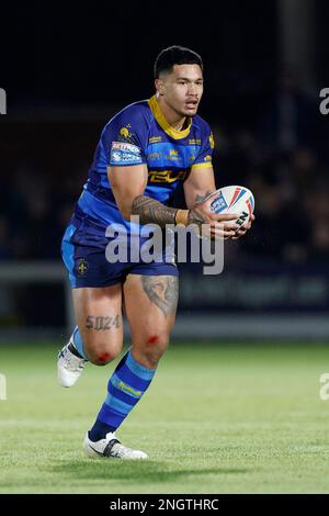 Wakefield Trinity's Renouf Atoni auf dem Ball während des Spiels der Betfred Super League im Be Well Support Stadium, Wakefield. Foto: Freitag, 17. Februar 2023. Stockfoto