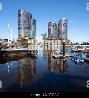 Perth, WA, Australien - Wohntürme und Ritz Carlton Hotel von Cottee Parker am Elizabeth Quay Stockfoto