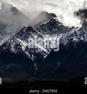 Nilgiri-Berge, Blick auf Jomsom, Mustang, Nepal. Stockfoto