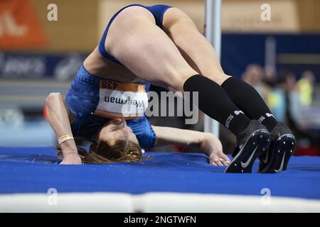 APELDOORN - Hochspringer Britt Weerman am zweiten Tag der niederländischen Hallenathletik-Meisterschaft. ANP OLAF KRAAK Stockfoto