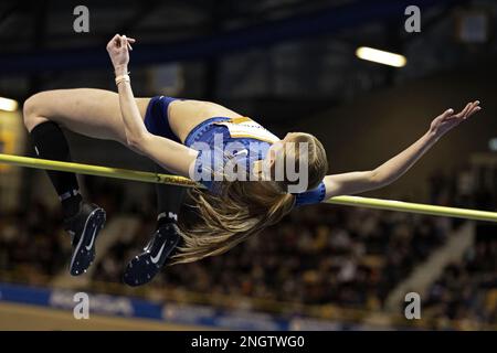 APELDOORN - Hochspringer Britt Weerman am zweiten Tag der niederländischen Hallenathletik-Meisterschaft. ANP OLAF KRAAK niederlande raus - belgien raus Stockfoto