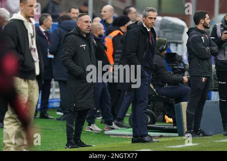 Salerno, Italien. 19. Februar 2023. Franck Ribery und Paulo Sousa Cheftrainer von US Salernitana vor dem Spiel der Serie A zwischen US Salernitana 1919 und Lazio am 19. Februar 2023 im Stadio Arechi, Salerno, Italien. Kredit: Giuseppe Maffia/Alamy Live News Stockfoto