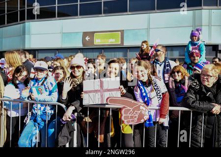 CBS Arena, Coventry, Großbritannien. 19. Februar 2023. Arnold Clark Cup Fußball, England gegen Italien; England Fans kommen vor dem Kick-off Credit: Action Plus Sports/Alamy Live News Stockfoto