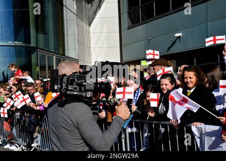 CBS Arena, Coventry, Großbritannien. 19. Februar 2023. Arnold Clark Cup Fußball, England gegen Italien; England Fans kommen vor dem Kick-off Credit: Action Plus Sports/Alamy Live News Stockfoto