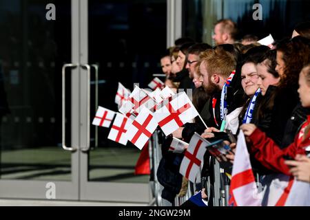 CBS Arena, Coventry, Großbritannien. 19. Februar 2023. Arnold Clark Cup Fußball, England gegen Italien; England Fans kommen vor dem Kick-off Credit: Action Plus Sports/Alamy Live News Stockfoto