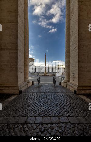 Der Petersplatz ist ein großer platz direkt vor der St. Petersdom, Vatikanstadt. Stockfoto