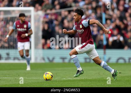 Birmingham, Großbritannien. 18. Februar 2023. Boubacar Bernard Kamara von Aston Villa in Aktion. Spiel der Premier League, Aston Villa gegen Arsenal im Villa Park in Birmingham am Samstag, den 18. Februar 2023. Dieses Bild darf nur zu redaktionellen Zwecken verwendet werden. Nur redaktionelle Verwendung, Lizenz für kommerzielle Verwendung erforderlich. Keine Verwendung bei Wetten, Spielen oder Veröffentlichungen von Clubs/Ligen/Spielern. Bild von Andrew Orchard/Andrew Orchard Sportfotografie/Alamy Live News Kredit: Andrew Orchard Sportfotografie/Alamy Live News Stockfoto