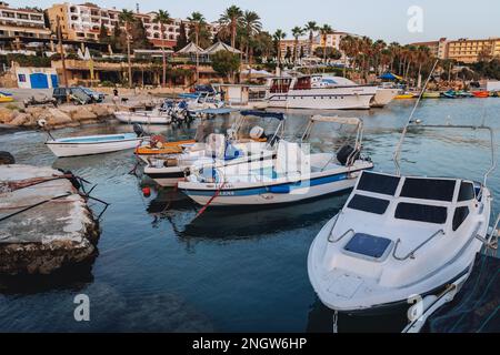 Marina and Coral Beach Hotel and Resort im Coral Bay Resort in Pegeia, Zypern Inselland Stockfoto