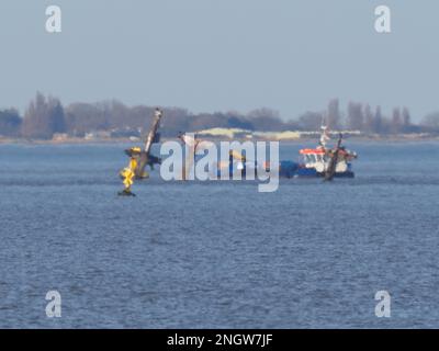 Sheerness, Kent, Großbritannien. 19. Februar 2023. Das gefährlichste Schiffsunglück Großbritanniens in der Themse - SS Richard Montgomery vor Sheerness, Kent musste heute vom Schiff Medway Hunter bewacht werden, da von 1030 bis 1600 (wegen Wartungsarbeiten) im Hafen von Sheerness ein IT-Ausfall geplant war. Der Hafen wird von HM Coastguard mit der Überwachung des Schiffswracks 24hrs $ pro Tag beauftragt (auch per Radar), aber einige Funktionen im Hafen, der sich im Besitz von Peel Ports befindet, werden aus der Ferne von einem Kontrollraum in Liverpool überwacht. (Siehe Peel Ports London Medway Notice to Mariners No. 6 of 2023) Kredit: James Bell/Alamy Live News Stockfoto