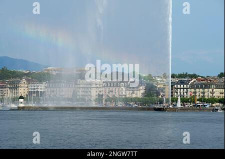 Geneve Partage les Rives du lac Leman entre espaces verts et immeubles rigides. Le Canton de Geneve est une veritable enclave dans les Frontieres fran Stockfoto