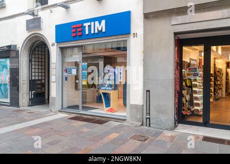 Bergamo, Italien - 30. September 2022: Filiale des italienischen Telekommunikationsunternehmens Tim S.P.A. Telecom Italia). Stockfoto