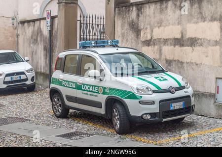 Bergamo, Italien - 30. September 2022: Auto der örtlichen Polizei in Bergamo. Stockfoto