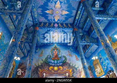 Chiang Rai, Thailand, Januar 14 2023, Wat Rong Sua Ten Tempel mit blauem Design Hintergrund, Chiang Rai Provinz, Thailand Stockfoto