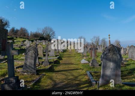 Die mittelalterliche Kirche St. Giles, eingebettet an den Hängen eines Hügels in der Stadt Matlock in Derbyshire Dales Stockfoto