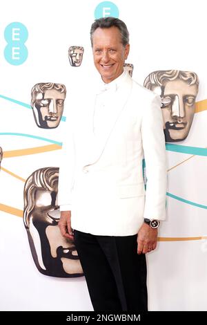 Richard E. Grant nimmt an den British Academy Film Awards 76. in der Royal Festival Hall des Southbank Centre in London Teil. Foto: Sonntag, 19. Februar 2023. Stockfoto