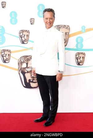 Richard E. Grant nimmt an den British Academy Film Awards 76. in der Royal Festival Hall des Southbank Centre in London Teil. Foto: Sonntag, 19. Februar 2023. Stockfoto