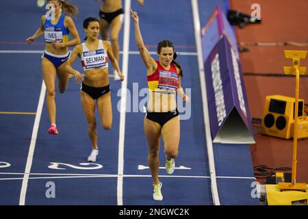 Isabelle Boffey gewinnt am zweiten Tag der britischen Leichtathletik-Hallenmeisterschaft in der Utilita Arena in Birmingham das Finale 800m für Frauen. Foto: Sonntag, 19. Februar 2023. Stockfoto