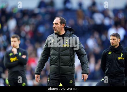 Tottenham Hotspur Assistant Manager Cristian Stellini vor dem Spiel der Premier League im Tottenham Hotspur Stadium, London. Foto: Sonntag, 19. Februar 2023. Stockfoto