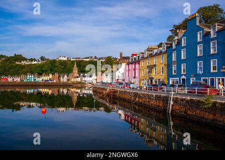 Die berühmten farbenfrohen Gebäude von Tobermory, Isle of Mull, Schottland, Großbritannien Stockfoto