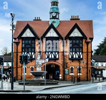 Das ehemalige Rathaus in Bray, Grafschaft Wicklow, Irland, wurde 1882 fertiggestellt. Jetzt als McDonalds-Outlet. Stockfoto