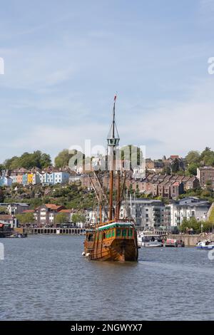 BRISTOL, Großbritannien - 14. Mai: Replik Holz- Galleon auf dem Fluss Avon in Bristol am 14. Mai 2019. Nicht identifizierte Personen Stockfoto