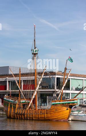 BRISTOL, Großbritannien - 13. Mai: Replik Holz- Galleon auf dem Fluss Avon in Bristol am 13. Mai 2019 Stockfoto