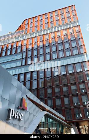 PWC-Logo auf dem Eclipse-Hochhaus, Wirtschaftsprüfungsunternehmen PricewaterhouseCoopers AG, Düsseldorf, Nordrhein-Westfalen, Deutschland Stockfoto