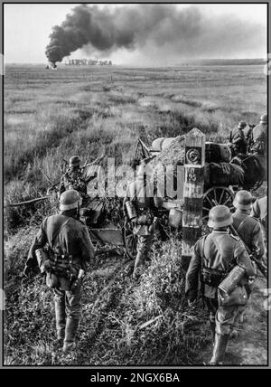 OPERATION BARBAROSSA WW2 Barbarossa 22. Juni 1941 – 5. Dezember 1941 Deutsche Truppen mit einer 7,5 cm leichten Infanteriegeschütz 18 Kanone, die während der Operation Barbarossa die sowjetische Grenze überquerte, nahe der Grenzmarkierung IV/95. Der Standort lag am rechten Ufer des Flusses Solokiya, Tschervonohrad, Bezirk Lemberg, Ukraine. Vorrückendes 57. Infanterieregiment der 9. Infanteriedivision des XXXXIV. Armeekorps der Nazi-deutschen Armeegruppe Süd. Operation Barbarossa, 2. Weltkrieg, Codename für die deutsche Invasion in die Sowjetunion. Stockfoto