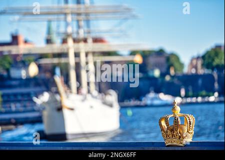 Skeppsholmsbron - Skeppsholm Brücke Mit Seiner Berühmten Goldenen Krone. Stockholm Schweden Stockfoto
