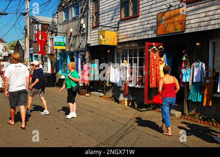 In den Boutiquen und Souvenirläden am Bearskin Neck in Rockport, Massachusetts, können Menschen einkaufen Stockfoto