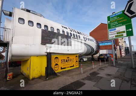 Das Steak Raus. Restaurant in einem rumpf der boeing 737. Bolton. Nördliche britische Stadt, die unter dem postindustriellen Niedergang leidet. Bild: Garyroberts/worldwidefeatures.com Stockfoto