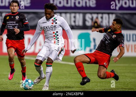 ROTTERDAM, NIEDERLANDE - FEBRUAR 19: Landry Dimata von NEC Nijmegen, Redouan El Yaakoubi von Excelsior Rotterdam während des niederländischen Eredivisie-Spiels zwischen Excelsior Rotterdam und NEC Nijmegen im Van Donge & De Roo Stadion am 19. Februar 2023 in Rotterdam, Niederlande (Foto: Broer van den Boom/Orange Pictures) Stockfoto