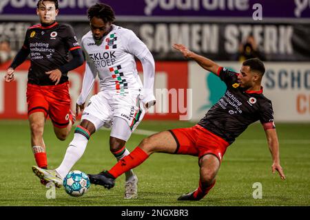 ROTTERDAM, NIEDERLANDE - FEBRUAR 19: Landry Dimata von NEC Nijmegen, Redouan El Yaakoubi von Excelsior Rotterdam während des niederländischen Eredivisie-Spiels zwischen Excelsior Rotterdam und NEC Nijmegen im Van Donge & De Roo Stadion am 19. Februar 2023 in Rotterdam, Niederlande (Foto: Broer van den Boom/Orange Pictures) Stockfoto