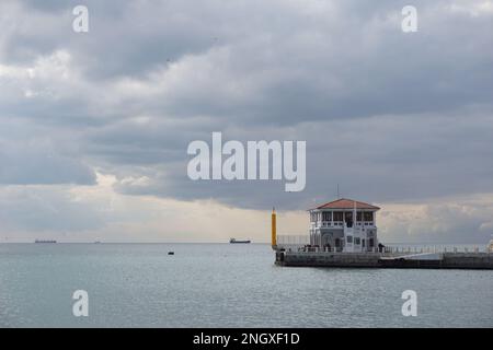 Moda Pier, Moda ist ein Viertel im Kadıkoy-Viertel von Istanbul, Türkei. Stockfoto