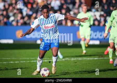 Odense, Dänemark. 19. Februar 2023. Franco Tongya (10) von Odense Boldklub, der während des 3F stattfindenden Superliga-Spiels zwischen Odense Boldklub und Randers FC im Nature Energy Park in Odense gesehen wurde. (Foto: Gonzales Photo/Alamy Live News Stockfoto