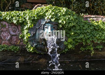 Springbrunnen im Garten des Charleston House Stockfoto