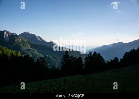 Wilde Natur in den abgelegenen Seitentälern des Valle Mesolcina im Süden Graubündens Stockfoto