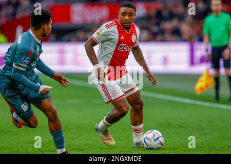 19-02-2023: Sport: Ajax gegen Sparta AMSTERDAM, NIEDERLANDE - FEBRUAR 19: Steven Bergwijn (Ajax) kontrolliert den Ball während des Spiels Eredivisie AFC Ajax Stockfoto