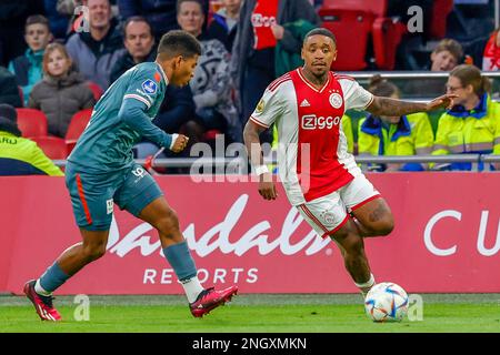 19-02-2023: Sport: Ajax gegen Sparta AMSTERDAM, NIEDERLANDE - FEBRUAR 19: Steven Bergwijn (Ajax) kontrolliert den Ball während des Spiels Eredivisie AFC Ajax Stockfoto