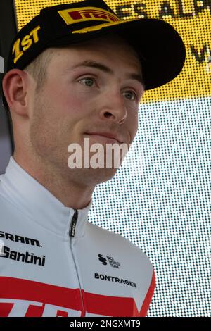 Mattias Skjelmose Jensen (Trek Segafredo-Team) auf dem Podium der Tour du Var et des Alpes-maritimes in Vence. Die dritte und letzte Etappe der Tour du Var et des Alpes-maritimes (Tour 06-83) findet zwischen Villefranche-sur-mer und Vence statt. Der Gewinner der Bühne ist der französische Reiter Aurelien Paret-Peintre aus dem Ag2r-Citroen-Team vor Mattias Skjelmose Jensen (Trek Segafredo-Team) und Kevin Vauquelin (ARKEA Samsic-Team), der den dritten Platz belegte. Der französische Fahrer Kevin Vauquelin (Team ARKEA Samsic) gewinnt die Gesamtklassifikation der Tour du Var et des Alpes-Maritimes 2023 (Foto: Laurent Cou Stockfoto