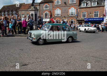 Wallingford Vehicle Rally 2018, Parade am Marktplatz Stockfoto