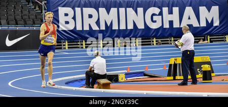BIRMINGHAM, ENGLAND - 19. FEBRUAR: Callum Wilkinsonin gewinnt den 3000 m Walk Final Day 2 um 11.00.98 Uhr bei der britischen Leichtathletik-Hallenmeisterschaft in der utilita Arena, Birmingham, England Stockfoto