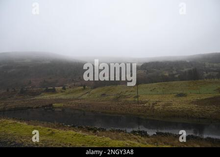 Glen Devon Moorland und Hügel im Nebel Stockfoto