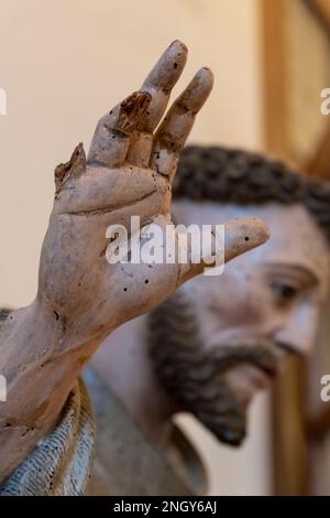 Polychrome Figur des Heiligen Franziskus von Assisi im El Museo de los Caminos im Episkopalpalast in Astorga, Leon, Spanien. Das Museum entlang Stockfoto