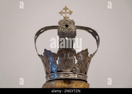 Detail einer Statue der Jungfrau Maria im El Museo de los Caminos im Bischofspalast in Astorga, Leon, Spanien. Das Museum, entlang der Camino Frances Stockfoto