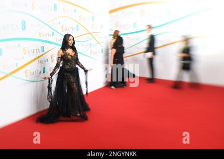 London, Großbritannien. 19. Februar 2023 Munroe Bergdorf nimmt an den British Academy Film Awards 76. in der Royal Festival Hall des Southbank Centre in London Teil. Foto: Sonntag, 19. Februar 2023. Der Bildausdruck sollte lauten: Matt Crossick/Empics/Alamy Live News REDAKTEURE HINWEIS: AUFNAHME MIT EINEM NEIGBAREN OBJEKTIV Stockfoto