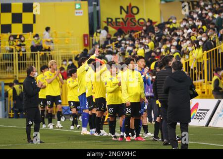 Sankyo Frontier Kashiwa Stadium, Chiba, Japan. 18. Februar 2023. Kashiwa Reysol Team Group, 18. FEBRUAR 2023 - Fußball/Fußball : 2023 J1. Ligaspiel zwischen Kashiwa Reysol - Gamba Osaka im Sankyo Frontier Kashiwa Stadium, Chiba, Japan. Kredit: YUTAKA/AFLO SPORT/Alamy Live News Stockfoto